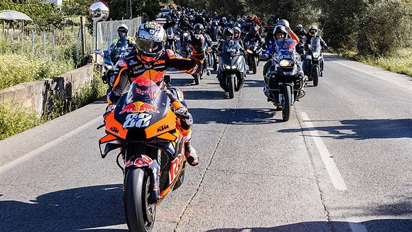 Miguel Oliveira leads Portuguese fans to Portimao circuit. - KTM Media.